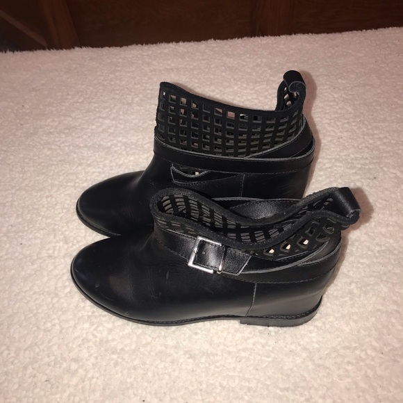 Size 11 Victoria Secret  Black leather boots - Picture 4 of 5